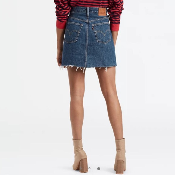 NWOT Levi’s High Rise Denim Mini Skirt Deconstructed Iconic Boyfriend Size 25 - Picture 2 of 14